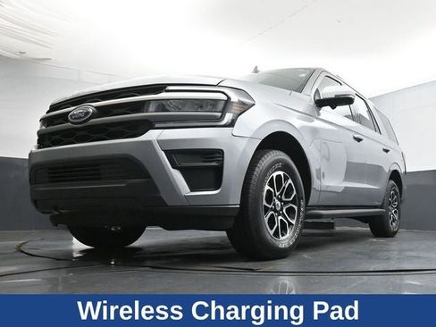 Used 2024 Ford Expedition XLT image 32