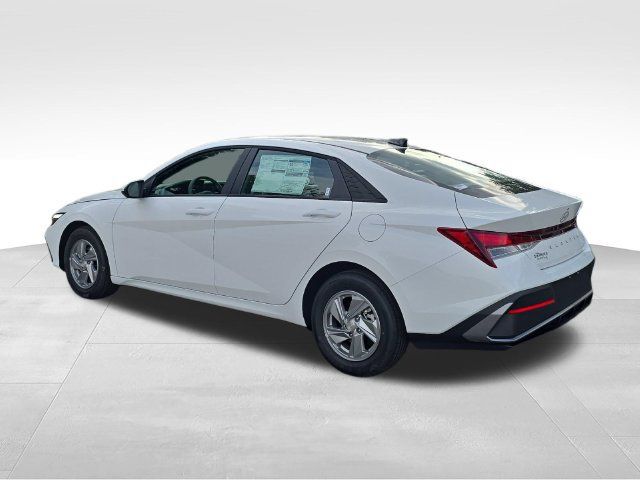 New 2026 Hyundai Elantra SE FWD image 3