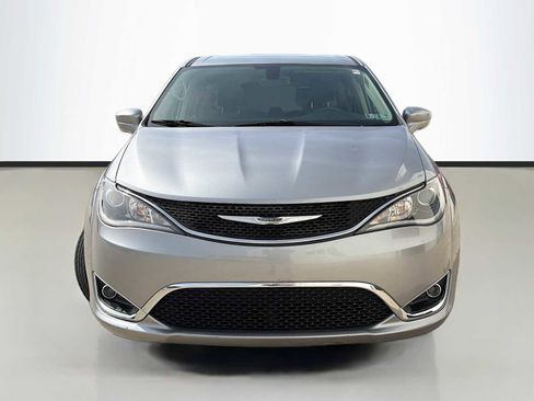 Used 2018 Chrysler Pacifica Touring Plus FWD image 2