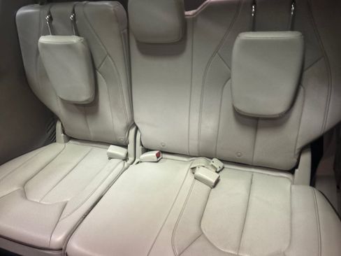 Used 2020 Chrysler Pacifica Limited image 14