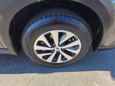 Used 2025 Subaru Outback Premium image 12