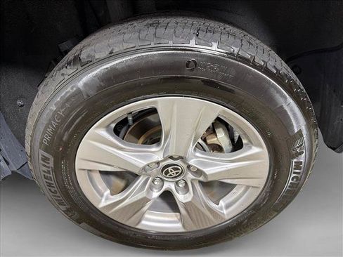 Used 2025 Toyota RAV4 XLE FWD image 19