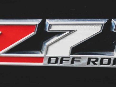 Used 2018 Chevrolet Silverado 2500 LT w/ Midnight Edition image 22