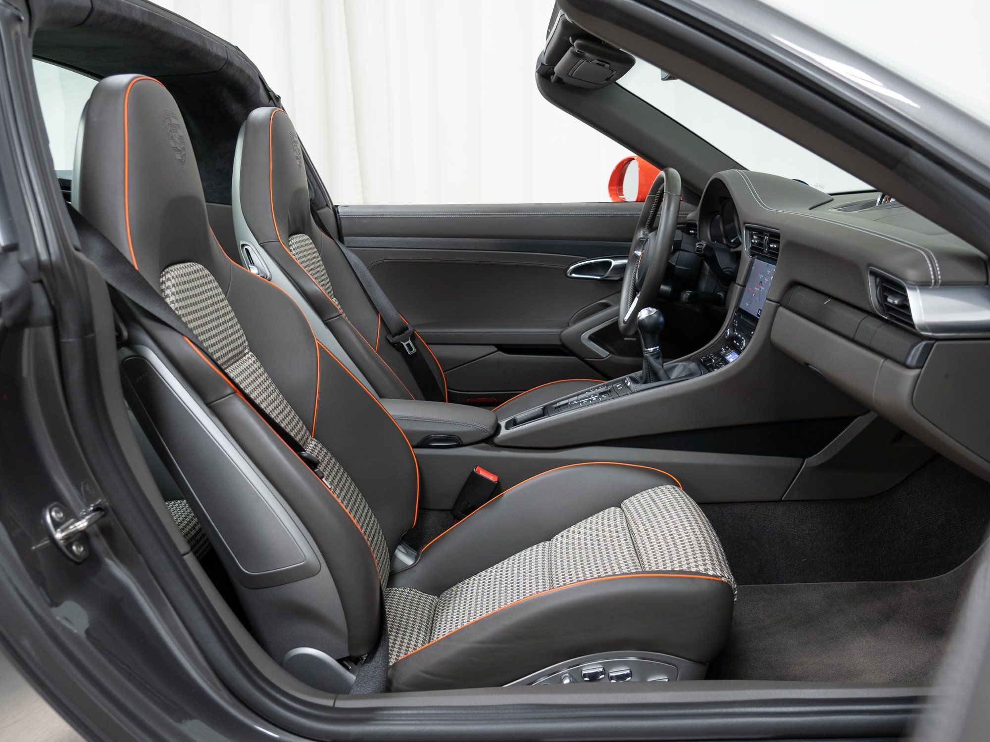 Certified 2018 Porsche 911 Targa 4 GTS AWD/4WD image 37