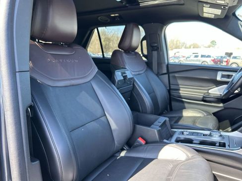 Used 2023 Ford Explorer Platinum w/ Technology Package image 27