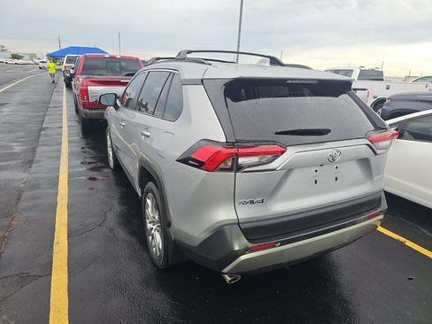 Used 2022 Toyota RAV4 Limited FWD image 6