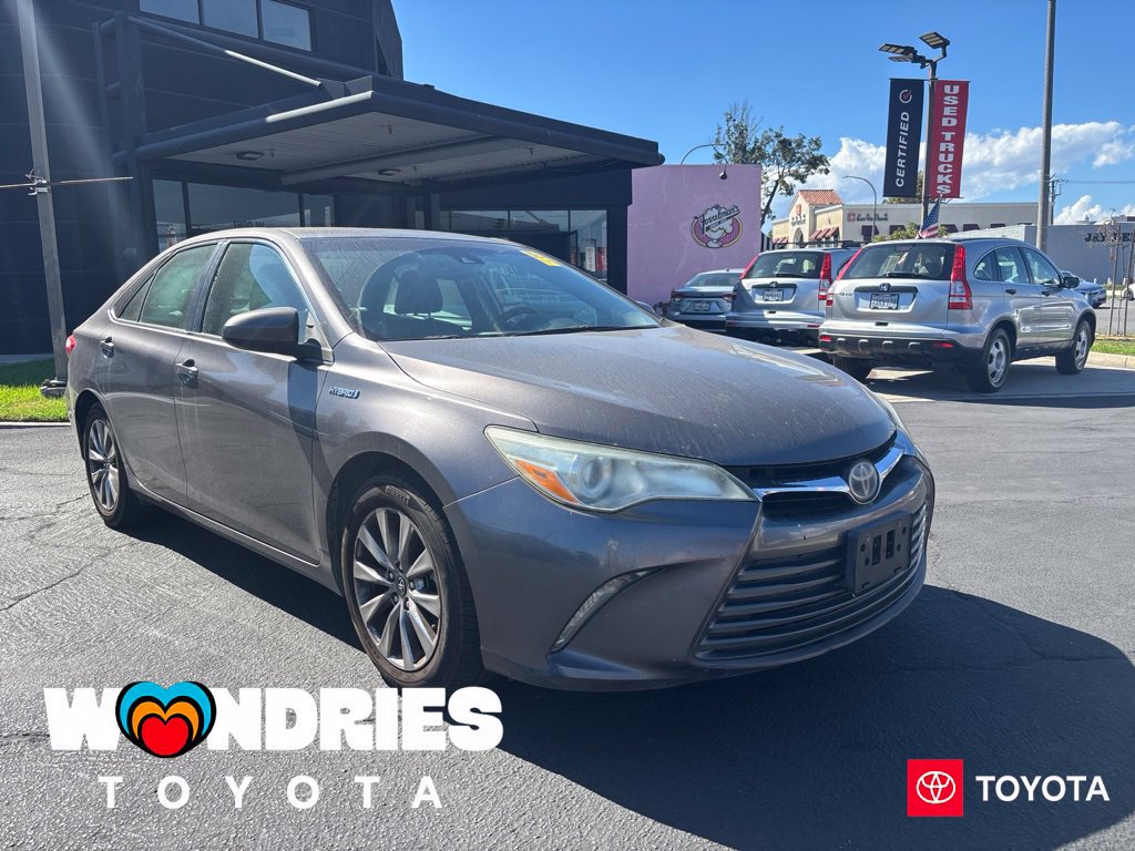 Used 2015 Toyota Camry XLE w/ Moonroof Package FWD image 1