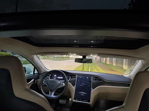 Used 2013 Tesla Model S Performance image 19