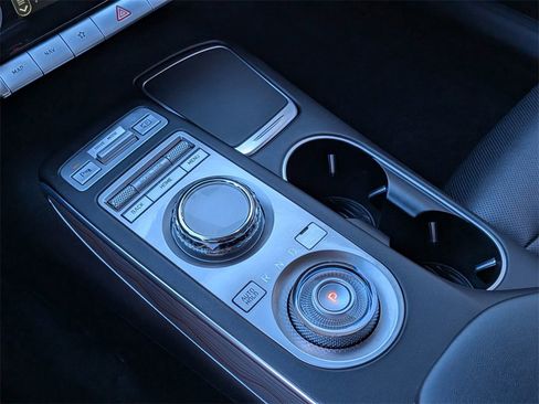 Used 2022 Genesis GV70 2.5T w/ Advanced Package image 18