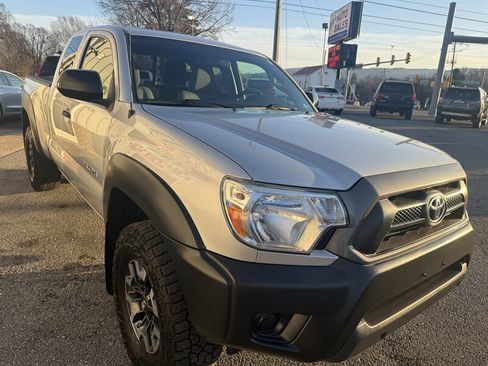 Used 2013 Toyota Tacoma 4x4 Access Cab V6 image 3