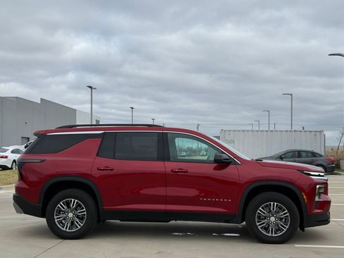 Certified 2025 Chevrolet Traverse LT image 10