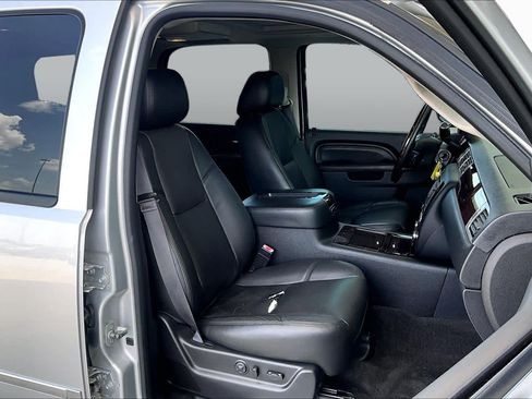 Used 2014 GMC Yukon Denali RWD image 8