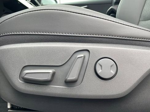 New 2025 Kia Niro EX Touring image 11