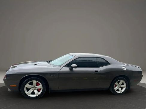 Used 2014 Dodge Challenger SXT RWD image 4