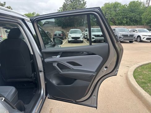 New 2026 Volkswagen Tiguan SE AWD/4WD image 17