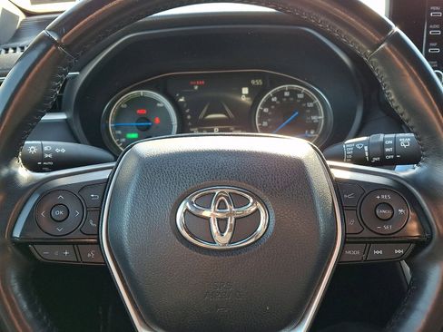 Used 2021 Toyota Venza XLE w/ Softex Package image 18