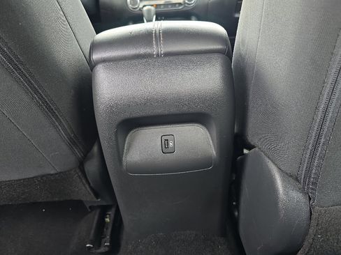 Used 2023 Nissan Sentra SV image 19