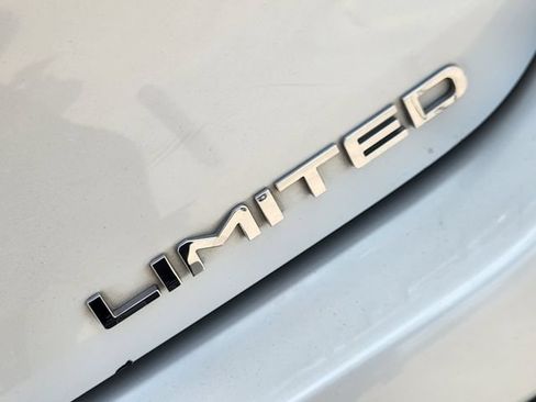 Certified 2025 Toyota Highlander Limited FWD image 12