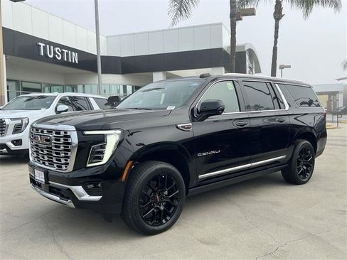 New 2026 GMC Yukon XL Denali w/ Denali Reserve Package image 7