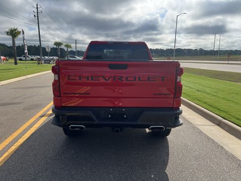 Used 2022 Chevrolet Silverado 1500 Custom Trail Boss w/ LPO, Dark Essentials Package AWD/4WD image 5