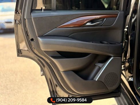 Used 2019 Cadillac Escalade Luxury image 12