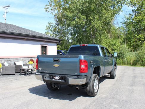 Used 2011 Chevrolet Silverado 2500 LT w/ Interior Plus Package AWD/4WD image 5