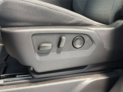 Used 2025 Chevrolet Silverado 1500 LT Trail Boss w/ Convenience Package II AWD/4WD image 24