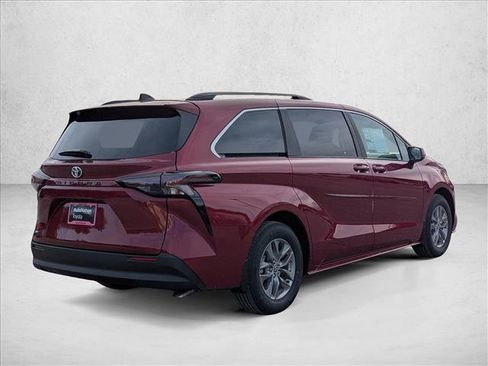 New 2026 Toyota Sienna LE image 2