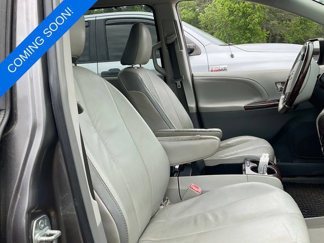 Used 2011 Toyota Sienna Limited w/ Premium Pkg FWD image 7