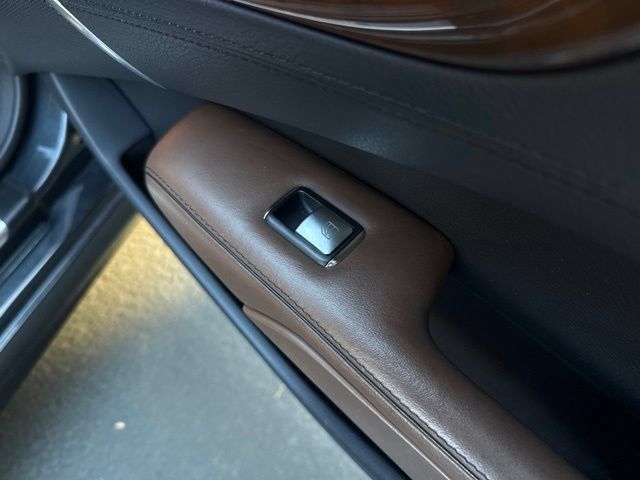 Used 2013 Mercedes-Benz SL 550 image 19