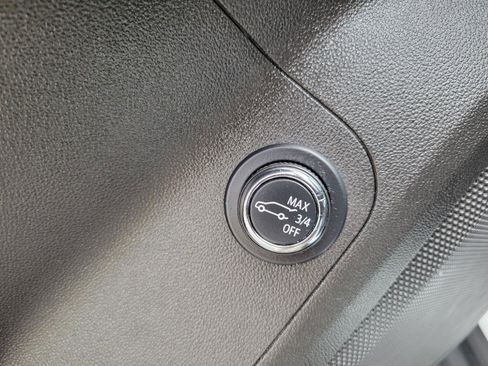 Used 2023 GMC Acadia SLE w/ Driver Convenience Package FWD image 10