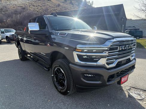 Used 2025 RAM 2500 Laramie AWD/4WD image 7