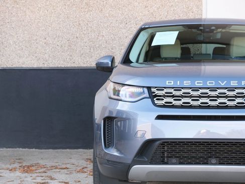 Used 2020 Land Rover Discovery Sport SE image 3