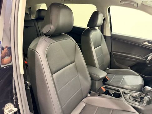 Used 2018 Volkswagen Tiguan SE AWD/4WD image 25