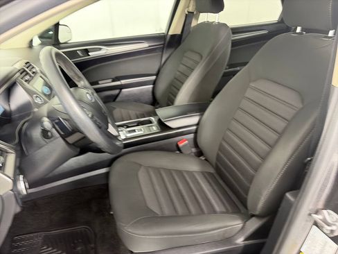 Used 2018 Ford Fusion SE w/ Fusion SE Technology Package FWD image 11