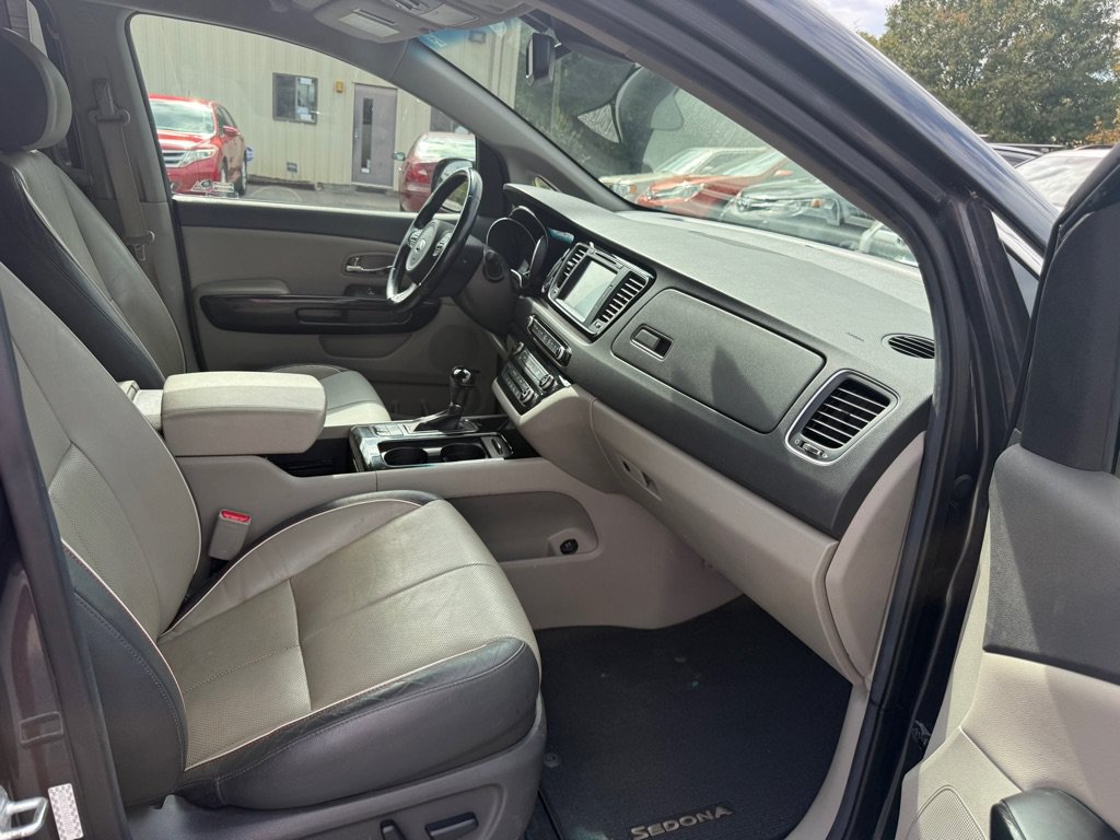 Used 2016 Kia Sedona SX FWD image 14