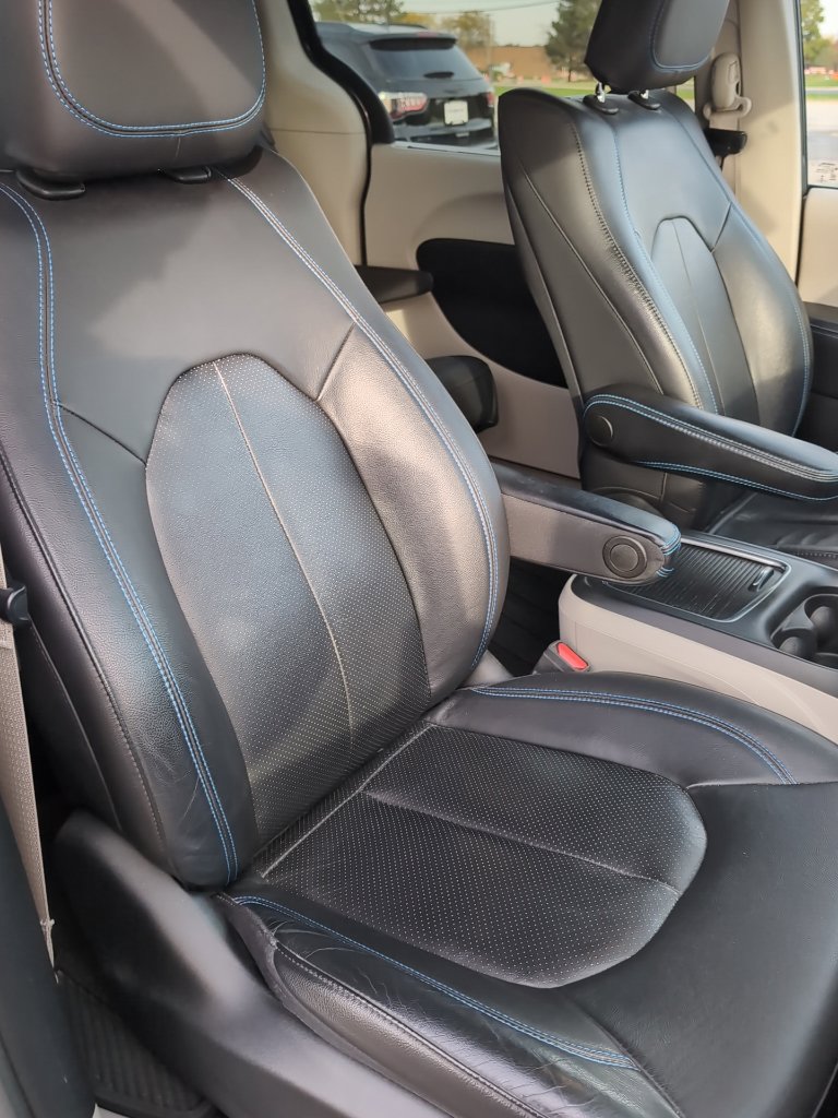 Used 2021 Chrysler Pacifica Touring-L w/ Uconnect Theater Family Group FWD image 10