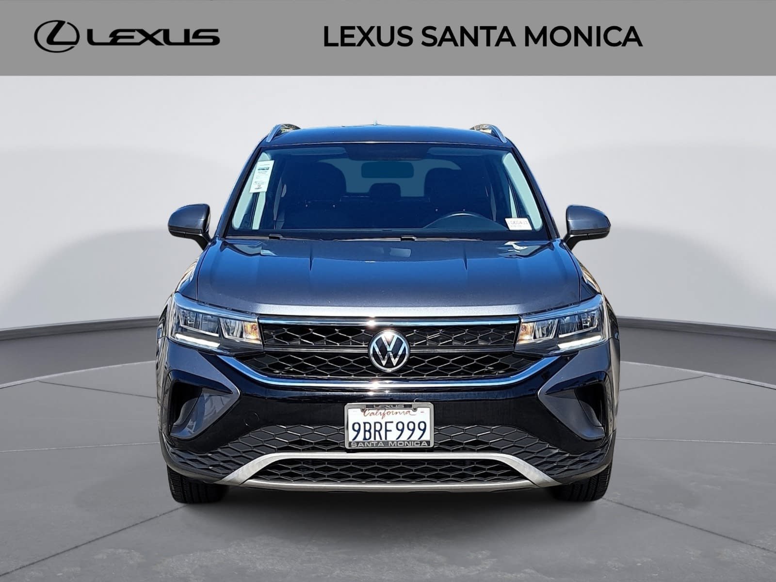 Used 2022 Volkswagen Taos SE FWD image 2