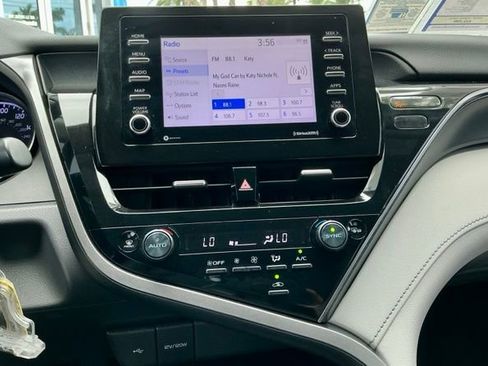 Used 2022 Toyota Camry SE FWD image 22