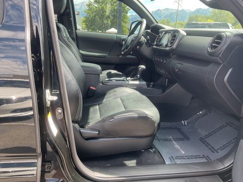 Used 2018 Toyota Tacoma TRD Off-Road AWD/4WD image 20