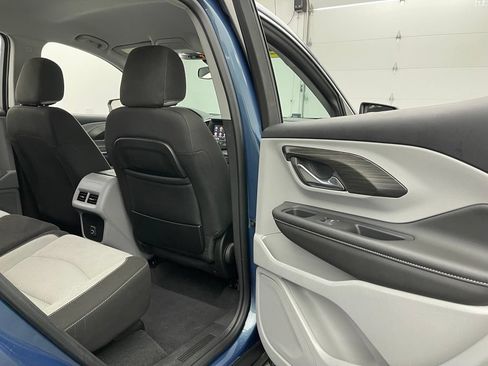 Used 2024 GMC Terrain SLE FWD image 30