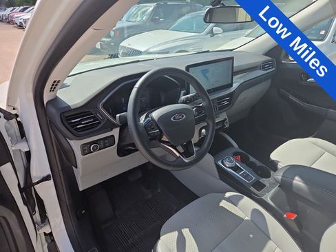 Used 2024 Ford Escape SE FWD image 3