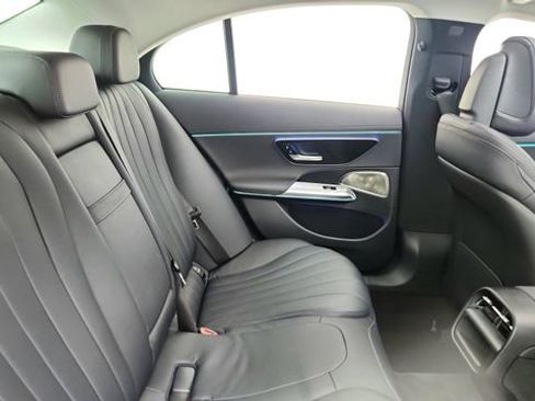 Used 2024 Mercedes-Benz E 350 4MATIC Sedan image 24