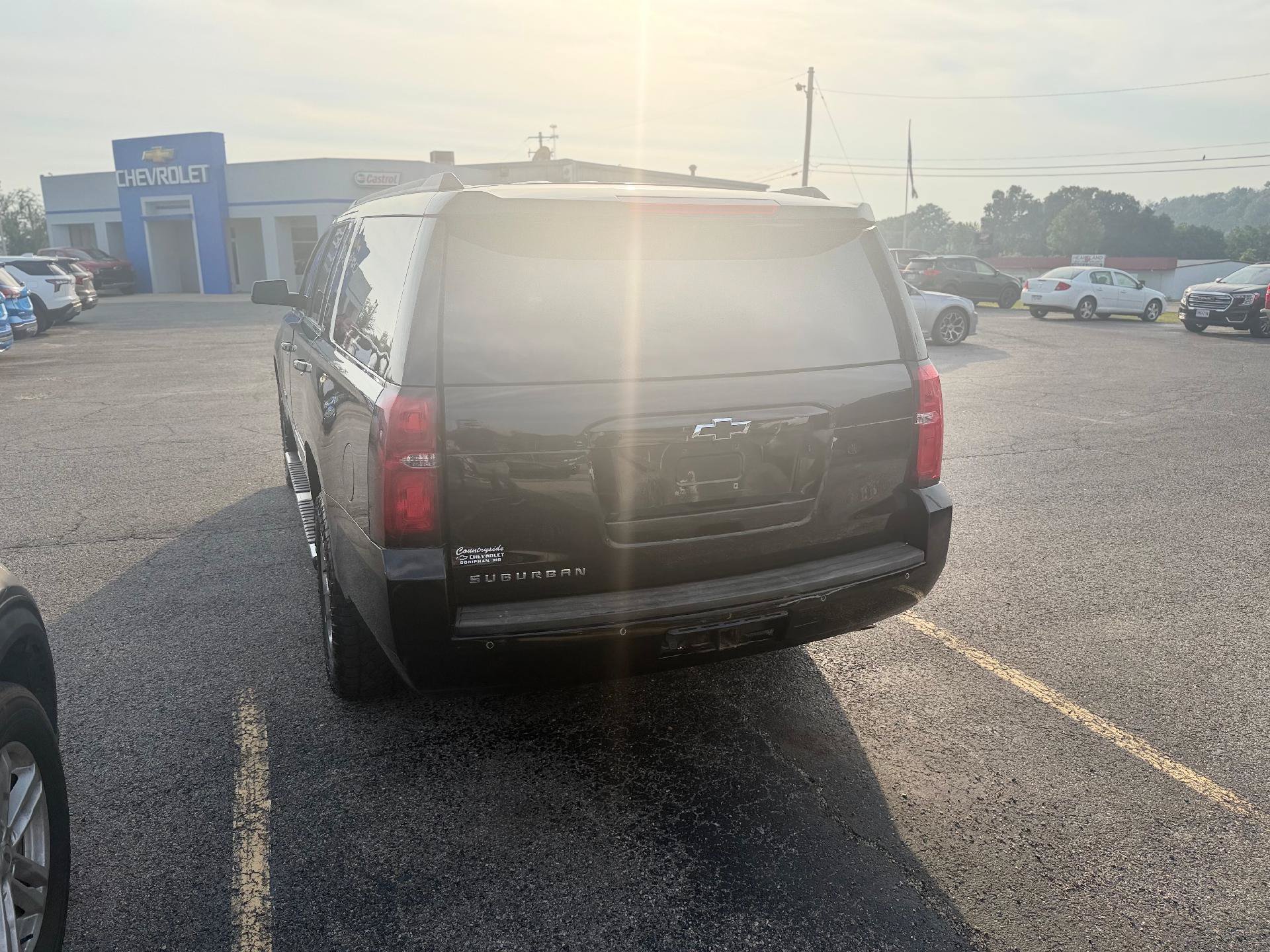 Used 2019 Chevrolet Suburban LT w/ LT Signature Package AWD/4WD image 4