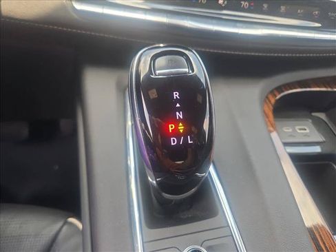 Used 2024 Cadillac Escalade Premium Luxury w/ Performance Package AWD/4WD image 11