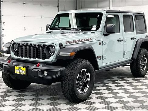 Used 2024 Jeep Wrangler Unlimited Rubicon w/ Dual Top Group AWD/4WD image 11