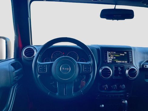 Used 2015 Jeep Wrangler Unlimited Sahara w/ Dual Top Group AWD/4WD image 19