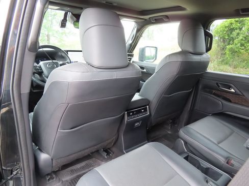 Used 2024 Lexus GX 550 w/ Cold Area Package AWD/4WD image 30