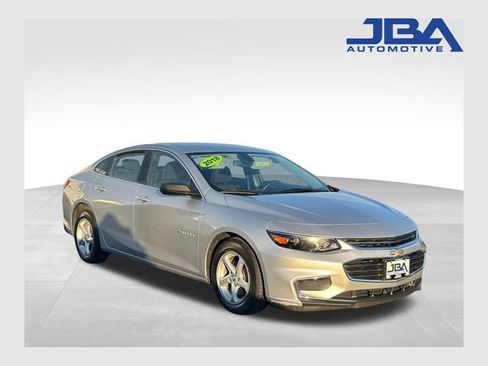 Used 2018 Chevrolet Malibu LS image 1