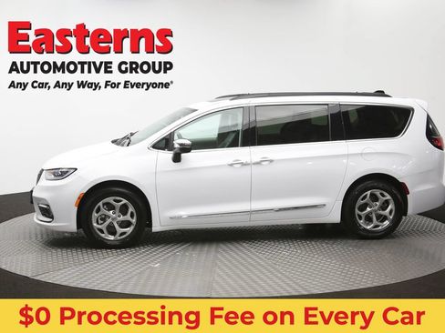 Used 2023 Chrysler Pacifica Limited FWD image 62